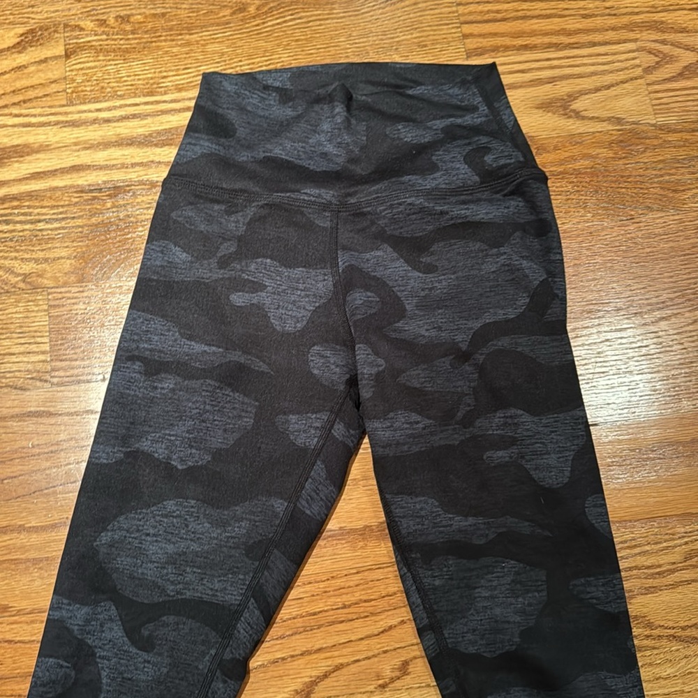 PixieLane women’s xs camo leggings like new soft material, great stretch & hold